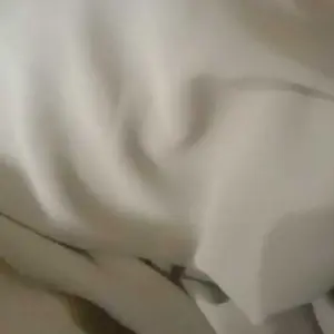 E***