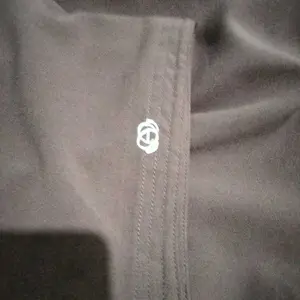 g***